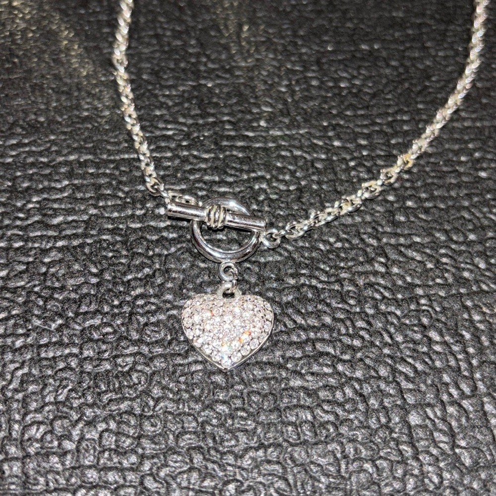 Flash sale NWT Cubic Heart Pendant with toggle closure/16 inch link design chain